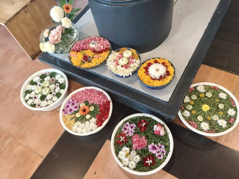 Flower bowls prepared at the salon